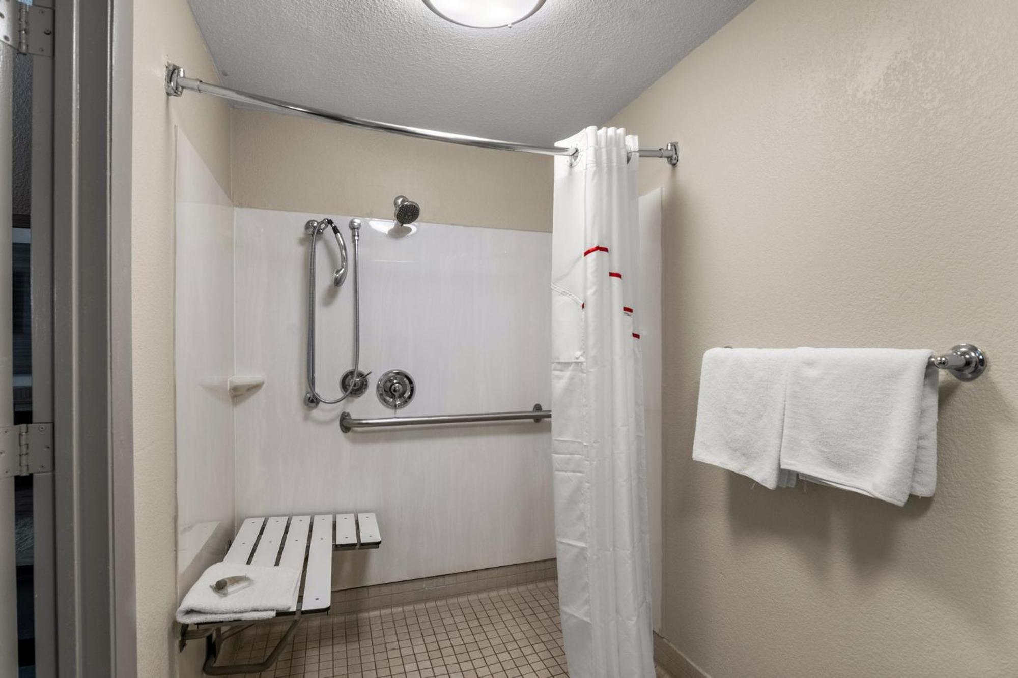 Red Roof Inn Энфилд Экстерьер фото