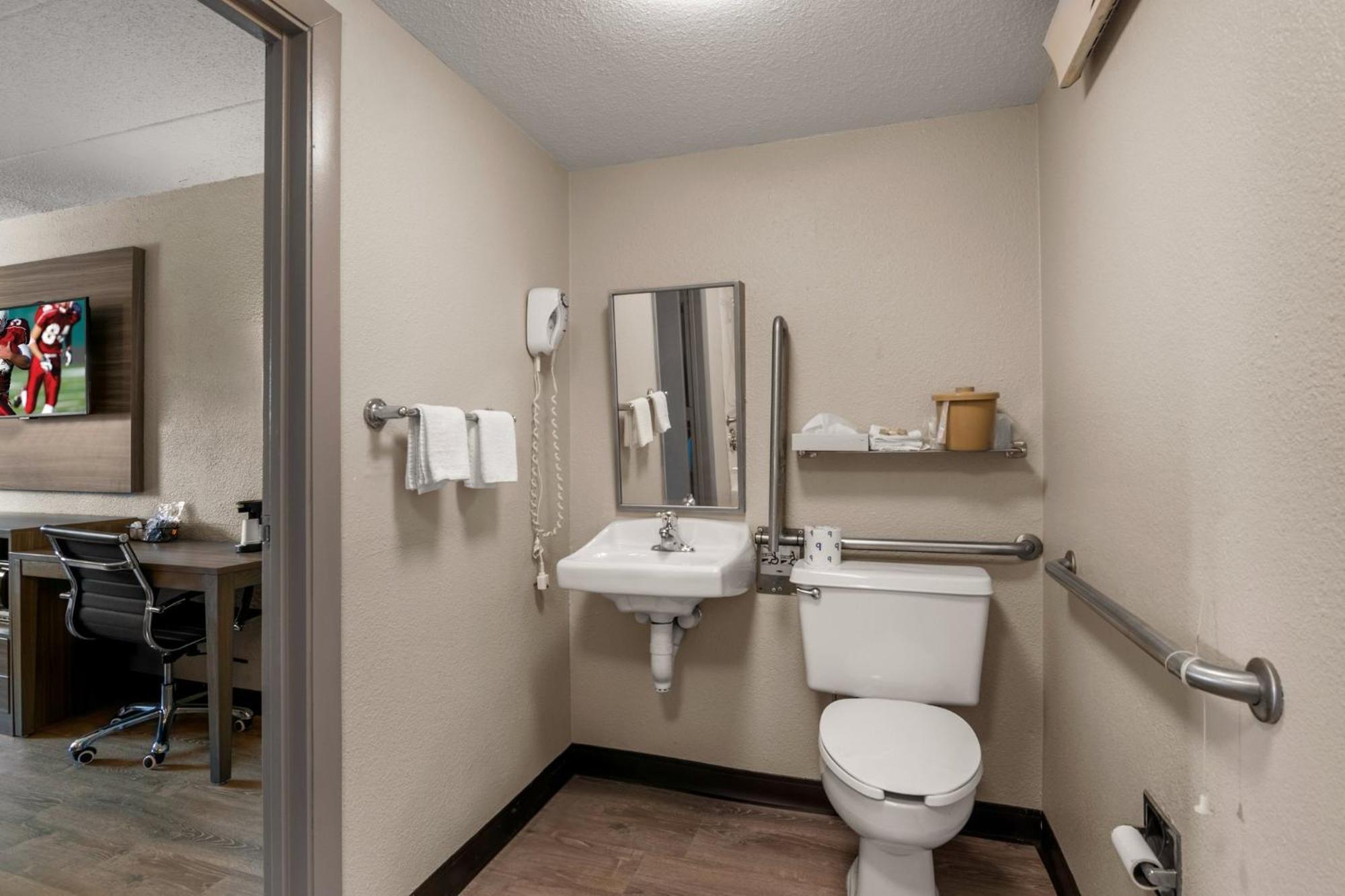 Red Roof Inn Энфилд Экстерьер фото