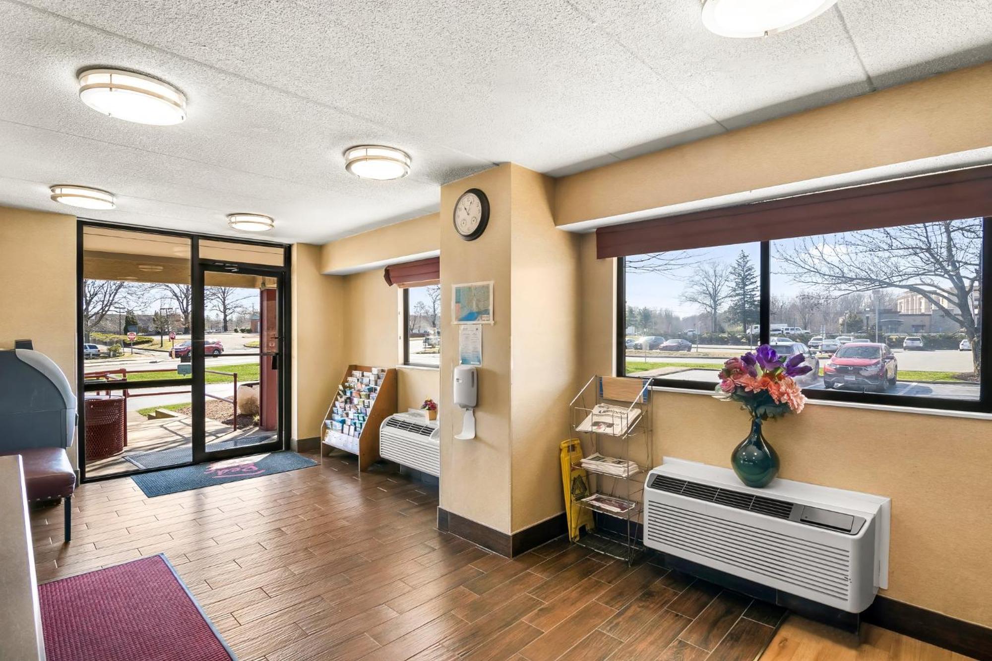 Red Roof Inn Энфилд Экстерьер фото