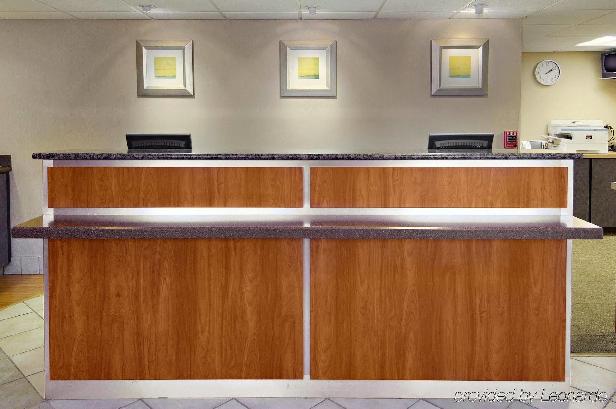 Red Roof Inn Энфилд Интерьер фото
